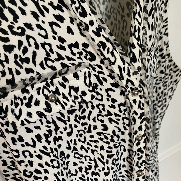 White House Black Market. Size Medium. Leopard Blouse - Picture 3 of 4